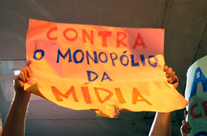 O monopólio das mídias foi tema da Semana Nacional de Lutas pela Democratização da Mídia em outubro de 2014